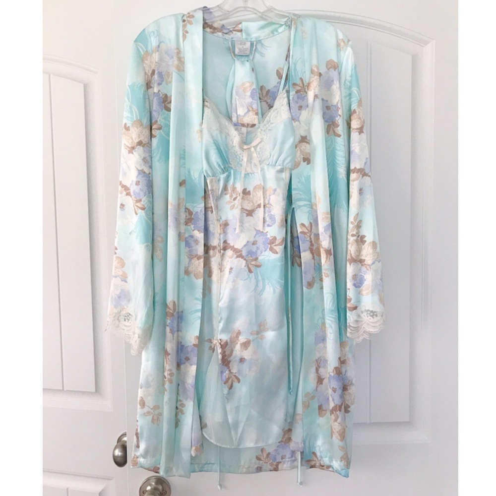 Apt 9 Slip & Robe Set